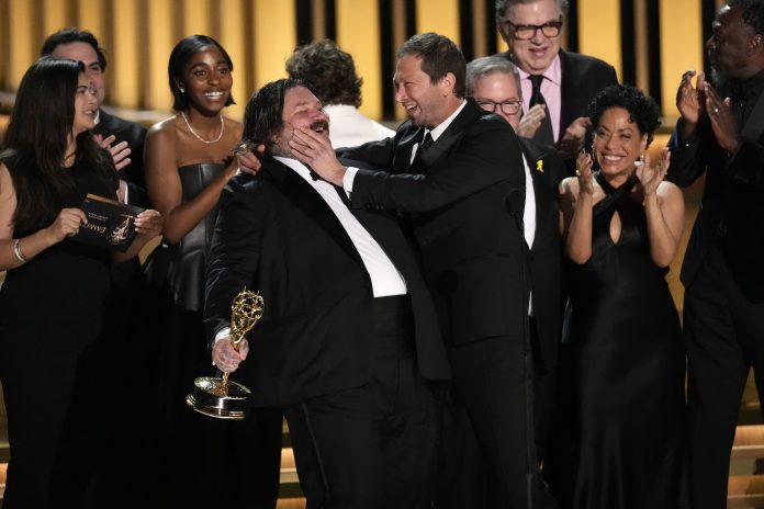 Emmy Moments: 'Succession' succeeds, 'The Bear' eats it up, and a show wraps on time, thanks to Mom