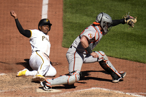 Pirates 3B Ke’Bryan Hayes scratched with lower back tightness. Grandal starts rehab assignment