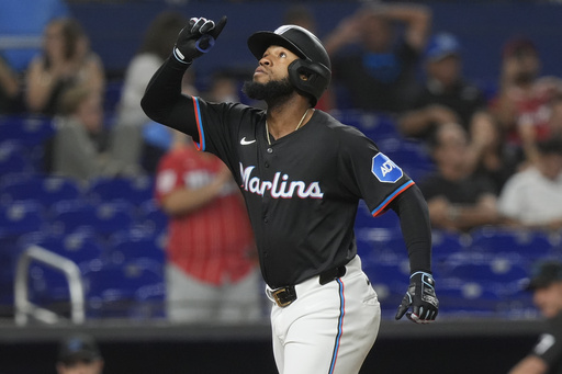 Tim Anderson’s RBI single in 10th leads Marlins past Mariners 3-2 for 3rd straight walk-off win