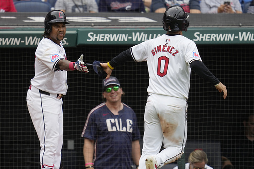 Steven Kwan homers, takes over as majors’ leading hitter as Guardians roll over White Sox 8-4