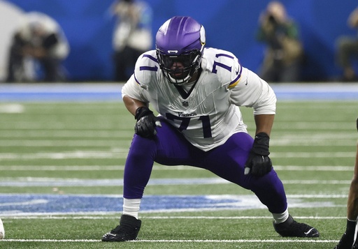 Vikings agree to 4-year extension with LT Christian Darrisaw to put him under contract through 2029