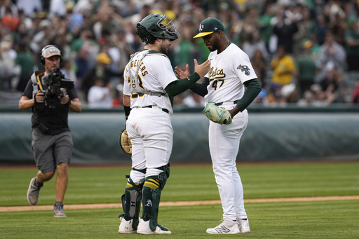 Season-high attendance and ’emotional’ Jose Canseco mark start of final Bay Bridge Series