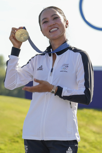 Minjee Lee of Australia takes the lead in the Women’s Scottish Open after an opening round of 67 amidst rain delays