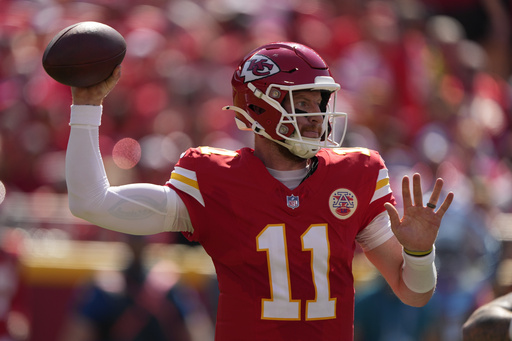 Mahomes showcases more magical skills with behind-the-back pass in Chiefs’ preseason loss to Detroit