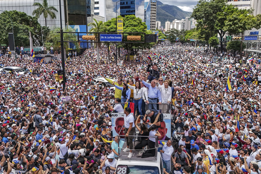 Supporters of Maduro protest disputed Venezuelan election results