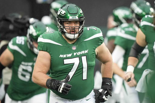 Wes Schweitzer, a 325-pound offensive lineman for the Jets, finds solace in rock climbing