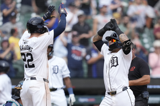 Tigers complete 3-game sweep with 2-1 win as Javier Báez hits a 2-run homer in the 8th, limiting Mariners to just 1 hit