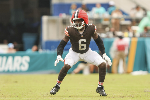 Cleveland Browns linebacker chooses to wear protective guardian cap over helmet during NFL games