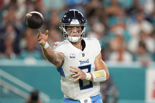 Titans quarterback Will Levis injures shoulder in the 1st quarter against the Dolphins