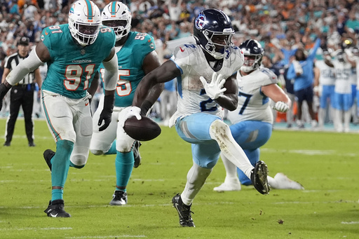 Dolphins offense extends difficult start in 31-12 loss to Titans