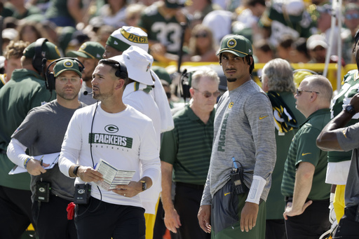 Jordan Love participates in Packers practice while recuperating from knee injury