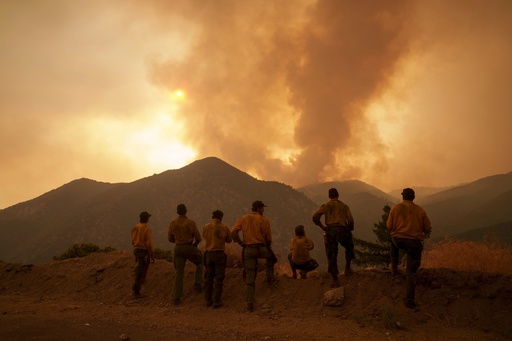 Wildfire flareup prompts new evacuations in Southern California mountain communities