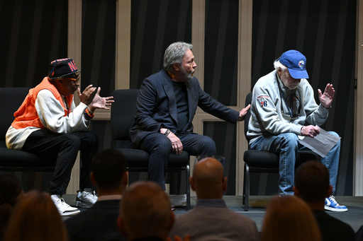 Billy Crystal and Spike Lee Inducted into Hall of Fame as Avid Basketball Enthusiasts