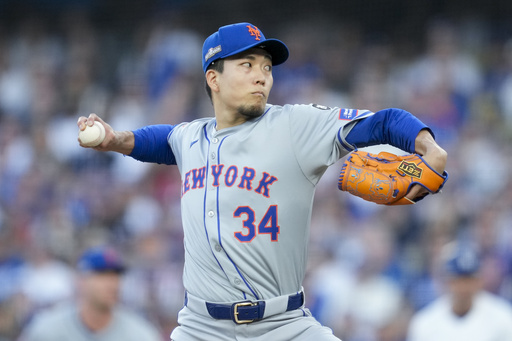 Kodai Senga of the Mets falters with command, exits in the 2nd inning against Dodgers in NLCS first game