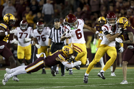 Minnesota pulls off a surprising win against No. 11 USC with a 24-17 victory on Brosmer’s 4th-and-goal sneak just 56 seconds before the end.