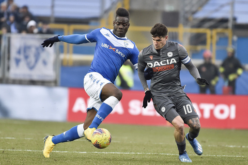 Mario Balotelli in medical examination with Genoa for his comeback to Serie A