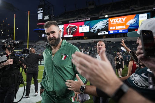 Former Eagles star Jason Kelce relishes in casual meet and greet at pregame gathering