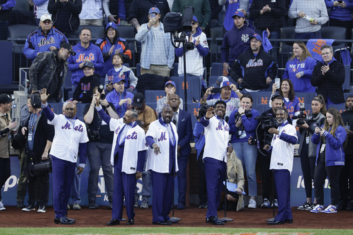 The Temptations entertain Mets supporters during NLCS while co-founder reveals his loyalty to the Dodgers.