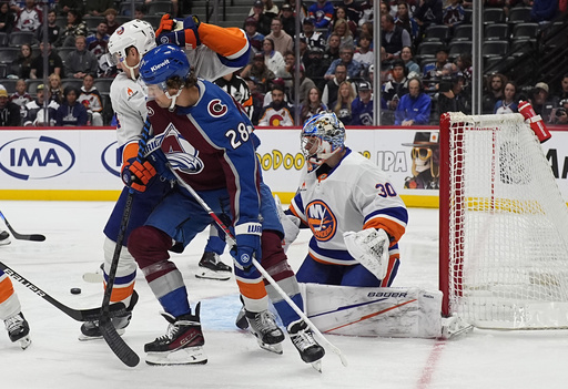 Nelson’s two scores propel Islanders to a 6-2 victory against Avalanche in Patrick Roy’s comeback to Colorado