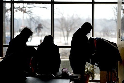 Voting begins early in key Wisconsin district, supported by Obama and Walz