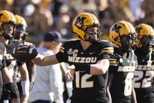 Injured Brady Cook leads No. 19 Mizzou to a 21-17 victory against Auburn