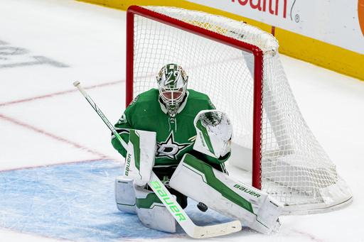 Dallas Stars hold off Chicago Blackhawks, securing a 4-2 victory after nearly blowing a three-goal advantage