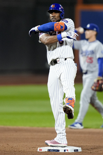 Starling Marte dons fan’s necklace, achieves 4th hit in Mets’ NLCS triumph against Dodgers