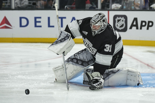 Foegele nets a pair as Kings edge out winless Sharks 3-2