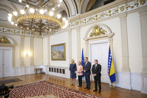 EU Commission President pledges assistance for Bosnia’s flood recovery and backing for its membership reforms.