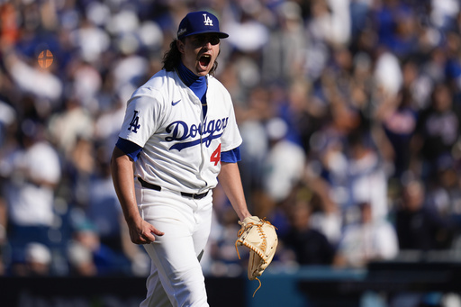 Serpent makes its way into Dodgers dugout during NLCS defeat against Mets