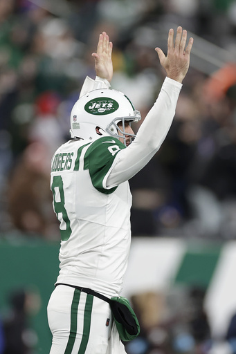 Aaron Rodgers of the Jets launches a 52-yard Hail Mary pass to Allen Lazard to conclude the first half against the Bills.