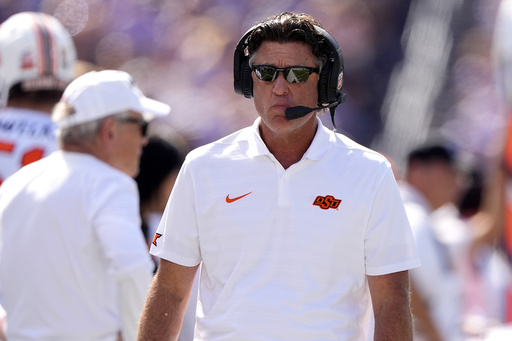 Oklahoma State’s Gundy sustains eye injury due to encounter with cattle