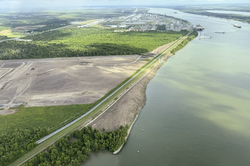 Federal officials urge Louisiana to reaffirm its dedication to a halted $1 billion coastal restoration initiative.