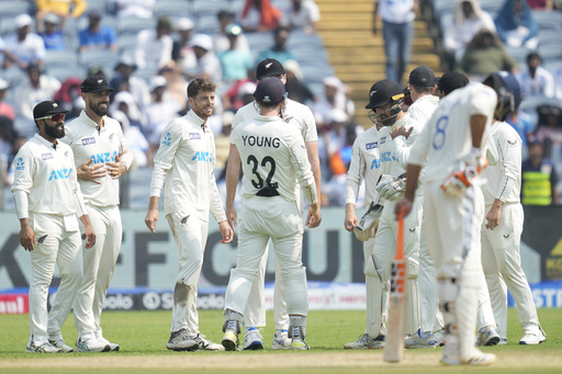 India struggles against New Zealand on Day 2 of the second Test in Pune