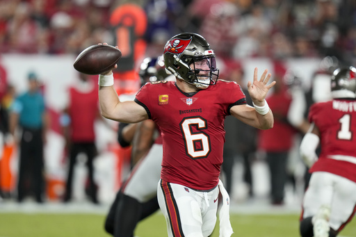 Lamar Jackson passes for 281 yards and 5 touchdowns, guiding the winning Ravens to a 41-31 triumph against the Buccaneers.