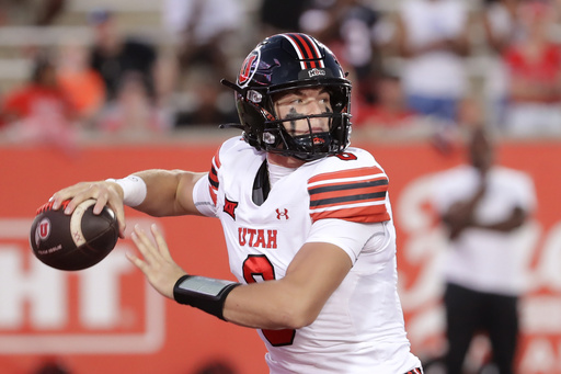 Jack Martin’s 43-yard kick at the final whistle propels Houston to a 17-14 victory over Utah.