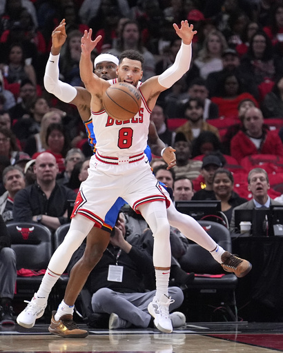 Gilgeous-Alexander and Holmgren guide Thunder to a comfortable 114-95 victory against Bulls