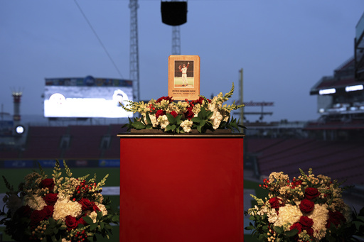 Reds pay tribute to Pete Rose with a 14-hour memorial at Great American Ball Park