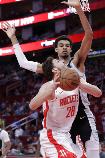 Green and VanVleet each net 21 points as the Houston Rockets dominate the San Antonio Spurs 127-100.