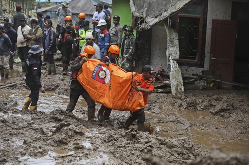 Search teams retrieve 20 corpses following flash floods and landslides in Indonesia’s Sumatra Island