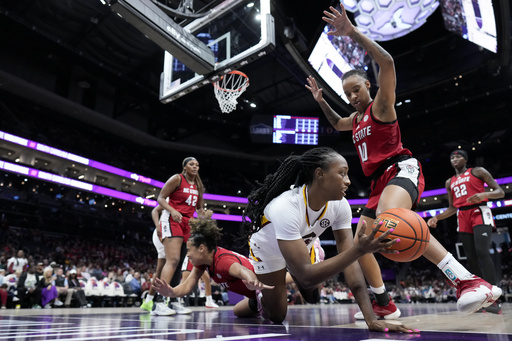 Te-Hina Paopao nets 23 points, leading No. 1 South Carolina to a 71-57 victory over NC State at Ally Tipoff.