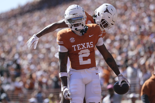 Ewers throws 5 touchdown passes as No. 5 Texas dominates Florida 49-17 in a lopsided victory