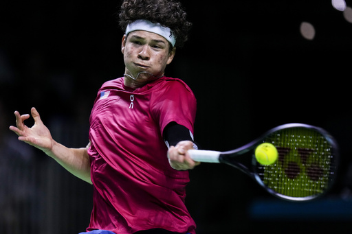 Kokkinakis defeats Shelton, putting Australia ahead 1-0 against the US in Davis Cup