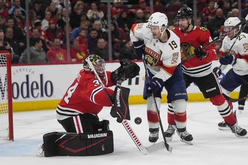 Mrazek stops 31 shots as Blackhawks defeat Panthers 3-1