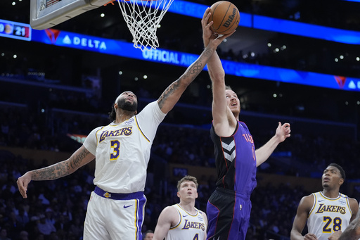 Lakers’ Anthony Davis exits match after taking a hit to the face while defending against Poeltl’s dunk.