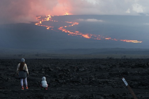 Mauna Loa, the globe’s largest active volcano, exhibited clear warning indicators prior to its 2022 eruption.