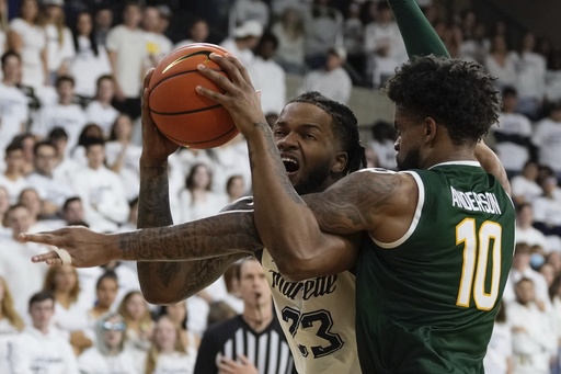 No. 18 Marquette triumphs over George Mason 82-63 in front of a packed student audience on campus