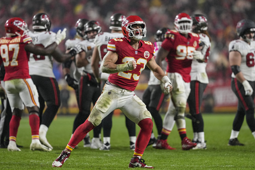 Chiefs achieve 8-0 record after tense victory over the Bucs, reflecting a season full of narrow wins