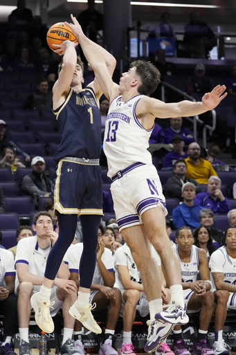 Martinelli nets 22 points, Barnhizer records double-double as Northwestern narrowly defeats Montana State 72-69