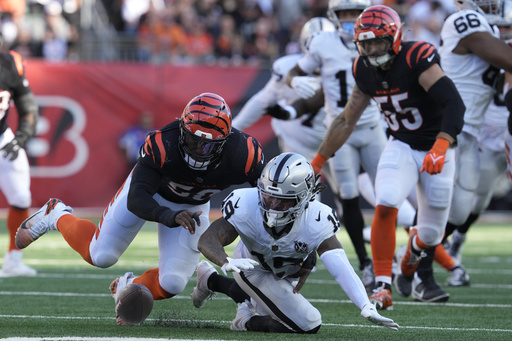 Burrow matches his personal best with 5 touchdown passes, leading Bengals to 41-24 victory at home against Raiders.